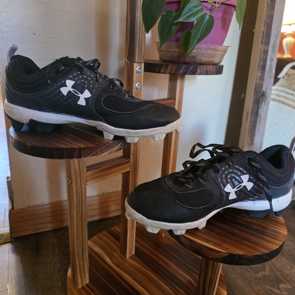 Under Armour Black and White Sports Cleats